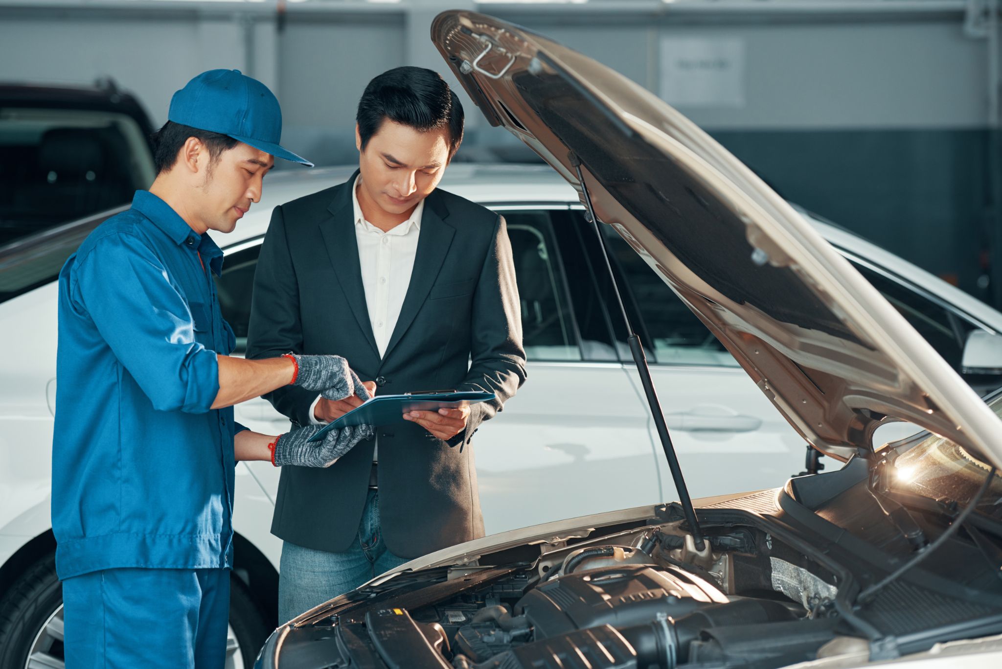 Mechanic showing customer a boardclip