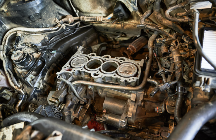Lower half of an engine block with pistons